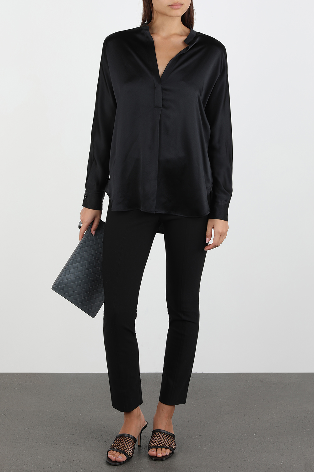 חולצת סאטן שחורה